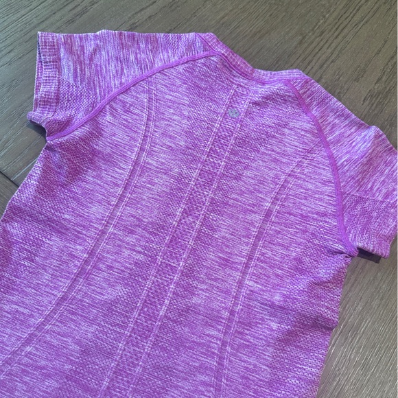Lululemon Women’s Swiftly Tech Short Sleeve T-Shirt Size 4 Purple - Picture 6 of 6